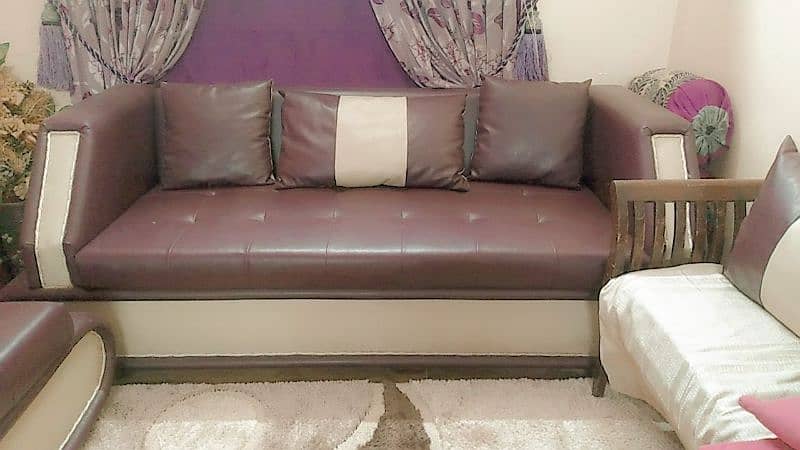 5 Seater sofa with table Vip brand defence 1