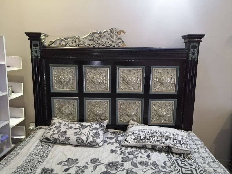 Bed set with dressing and side tables 1