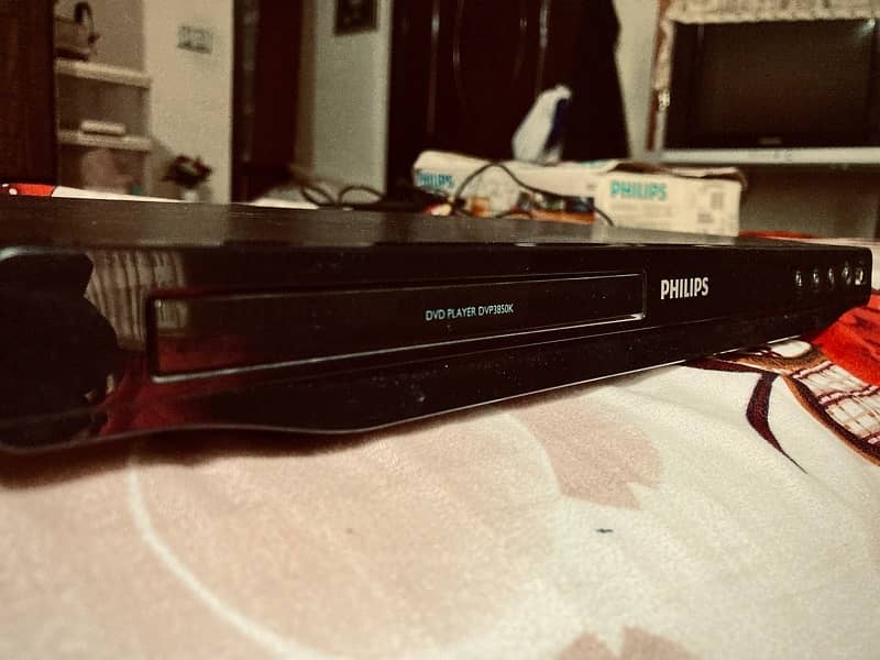 PHILIPS DVD PLAYER / MODEL DVP3850K / forsale with box, wires, control 6