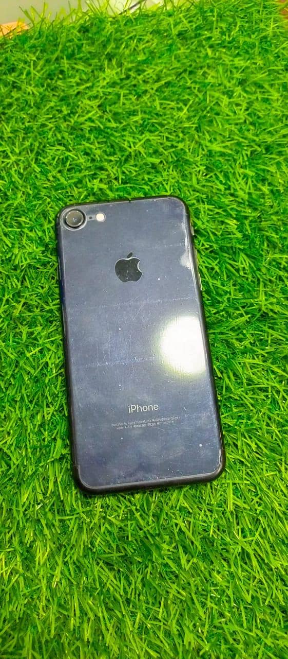 Iphone 7 gb128 with orignal battery 9
