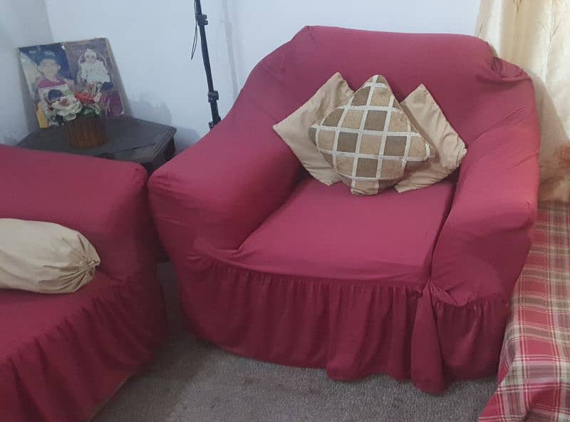 7seater sofa set for sale withcover or without cover in new condition. 6