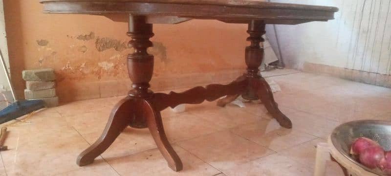 This table is very short damage It can be repair 3