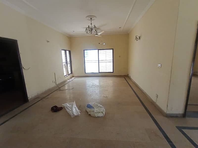 1 KANAL UPPER PORTON SEPARTE GATE AVAILABLE FOR RENT IN DHA PHASE 1 0
