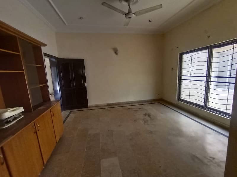 1 KANAL UPPER PORTON SEPARTE GATE AVAILABLE FOR RENT IN DHA PHASE 1 4