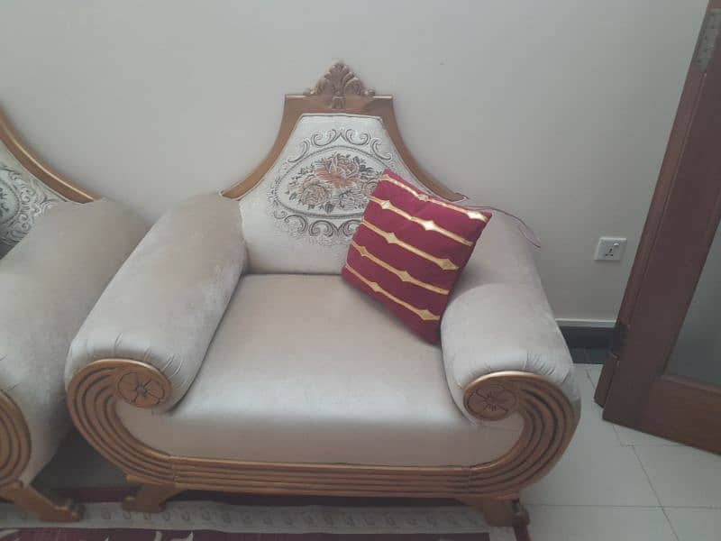 Beautiful and elegant 7 seater sofa 10