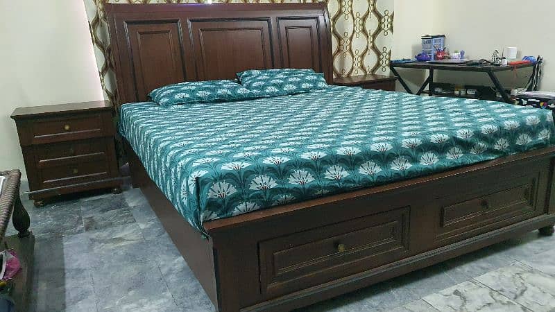 Complete Bed Set highest quality wood. Very slightly used 0