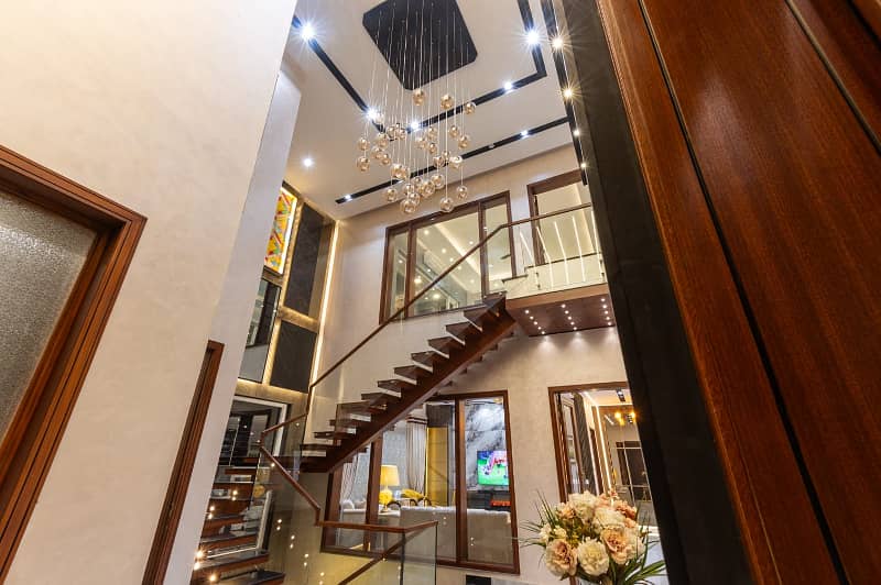 A well Design house is up for sale near Raya Golf club in lahore 1