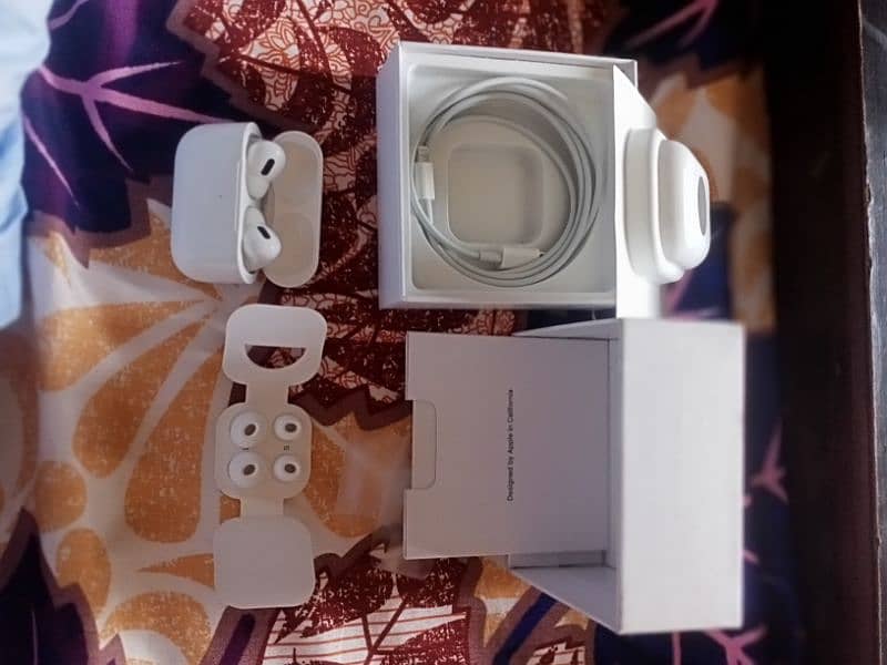iphone airbords in USA only Box open. . 4