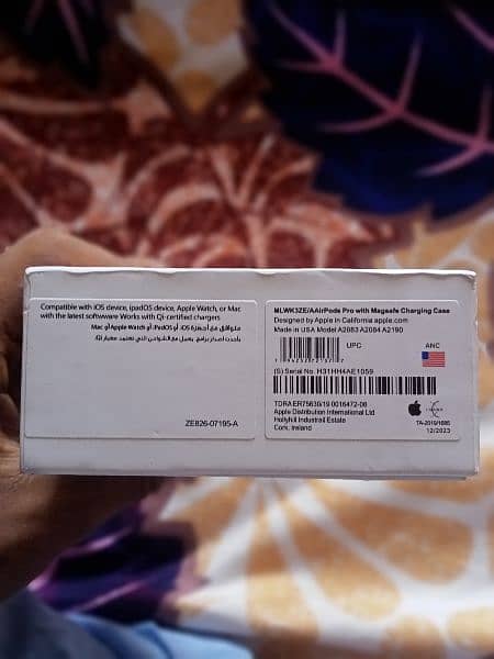 iphone airbords in USA only Box open. . 6
