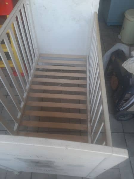 Tinnies imported baby cot good condition 2