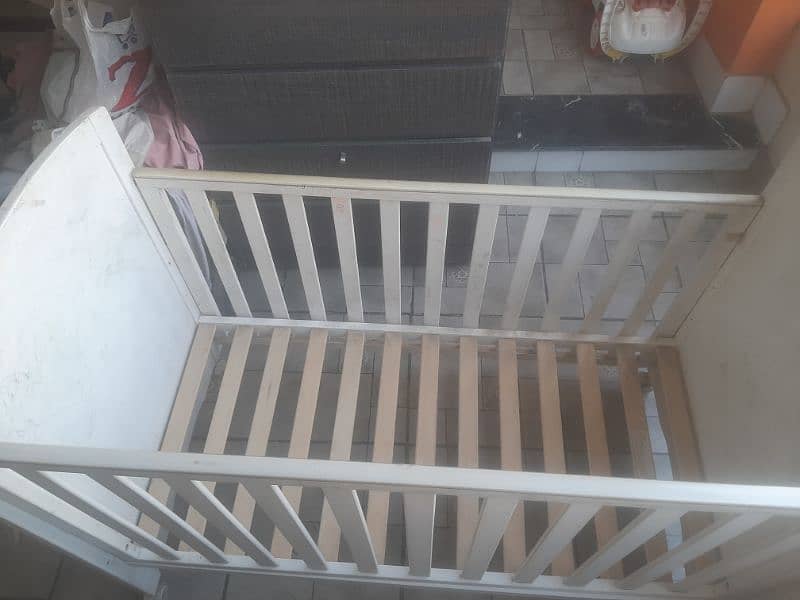 Tinnies imported baby cot good condition 4