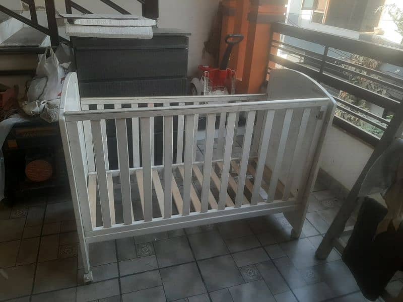 Tinnies imported baby cot good condition 5