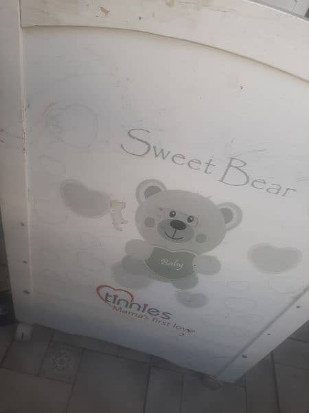 Tinnies imported baby cot good condition 7