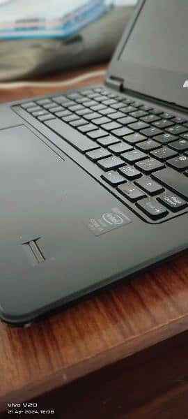 Dell latitude E7250 5th gen I5 with back-lit keyboard 0