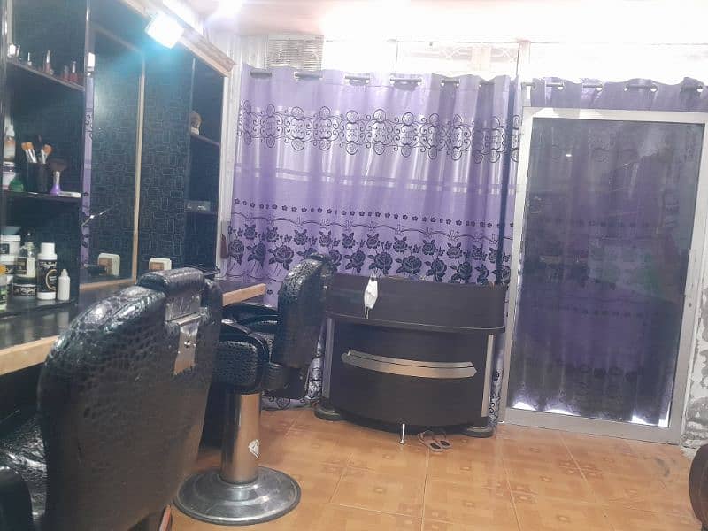 running beauty saloon for sale 1