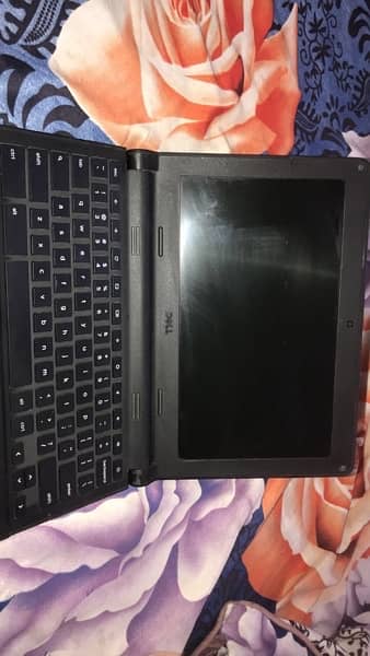 Dell Chromebook 4GB Ram, 16GB ROM with charger 1