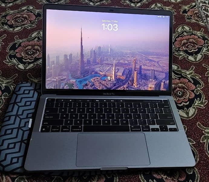 MacBook pro M1 2020 8/256 GB 1