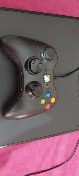 XBOX 360 with controller and free games 4
