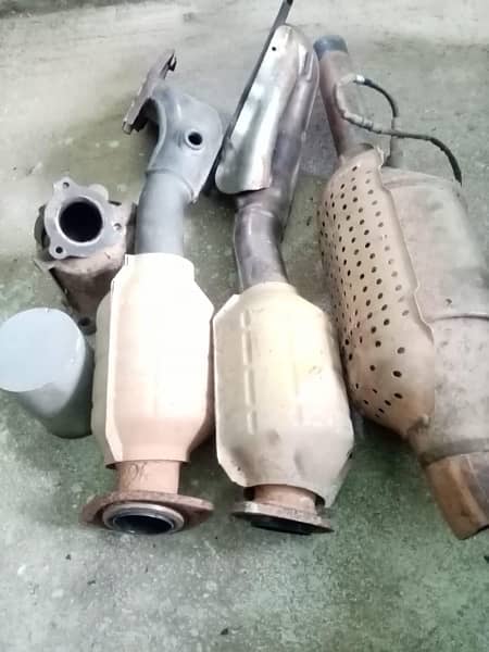 Catalytic Converter Silencer Honda BMW Passo Vitz mercedes Parado Kia 13