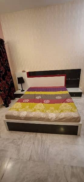 Deco queen size wooden bed 2