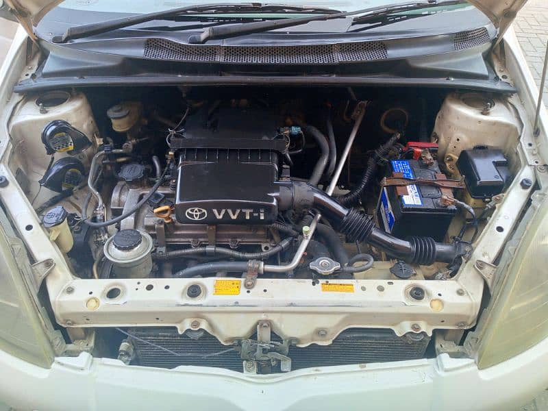 Toyota Vitz 2001/2013 ( Home use car in good condition ) 5