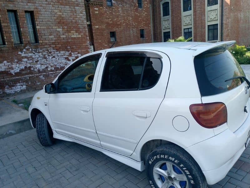 Toyota Vitz 2001/2013 ( Home use car in good condition ) 3