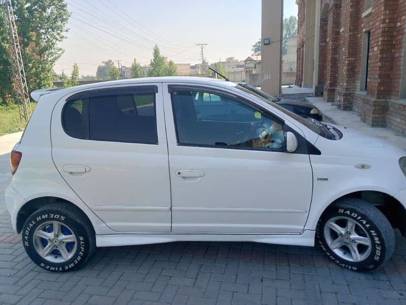 Toyota Vitz 2001/2013 ( Home use car in good condition ) 4