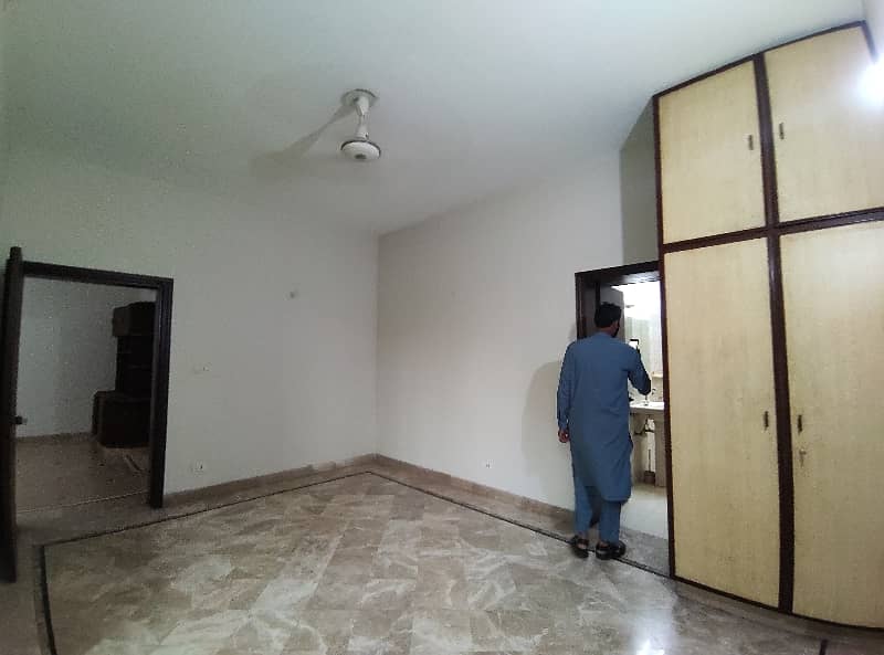 1-Kanal House with 6-Bed Rooms, 3-Kitchens, Basement for Rent 9
