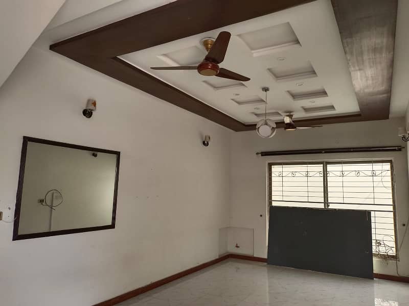 11 Marla Corner House For Rent In PAF Road Mohammed Din Colony Sargodha 9