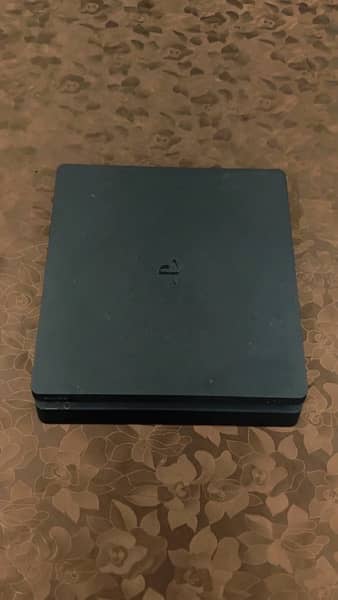 Playstation 4 1TB, With 1 CD 2 controllers cables and box 5