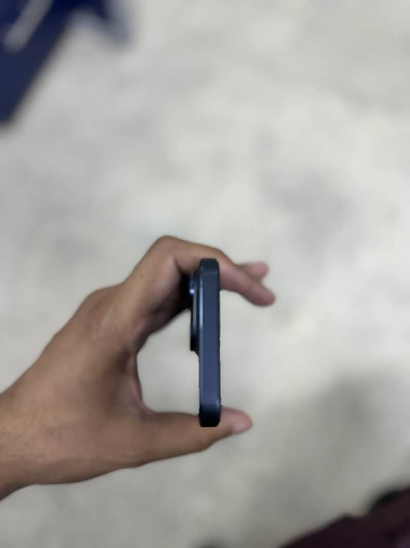 iPhone 15 Pro (Blue Titanium) 6