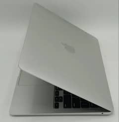 Macbook Air 2020 M1 Chip 8/256, 10/10 condition