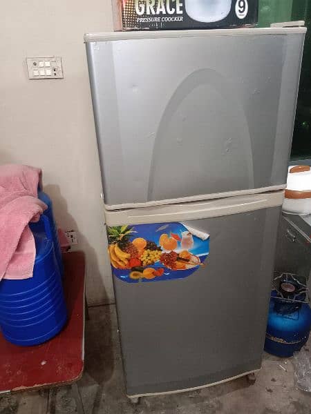 Dawlance double door fridge in Good condition 2