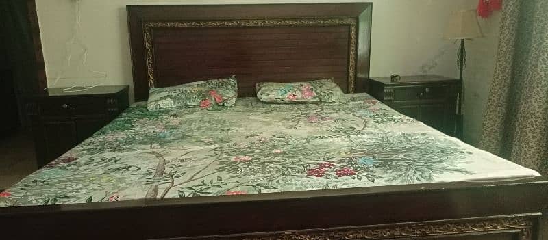 wooden bed in very good condition and reasonable price 0