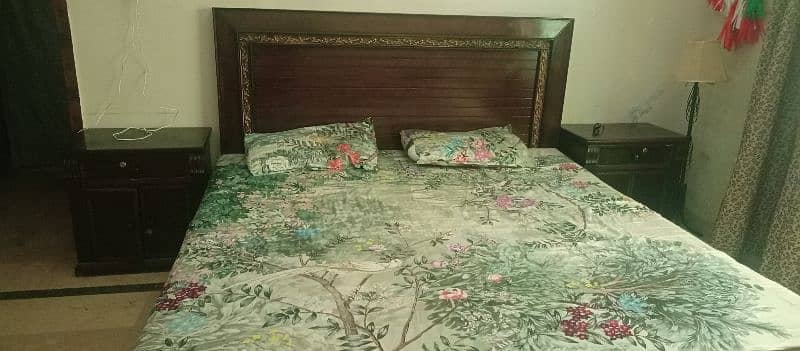 wooden bed in very good condition and reasonable price 2