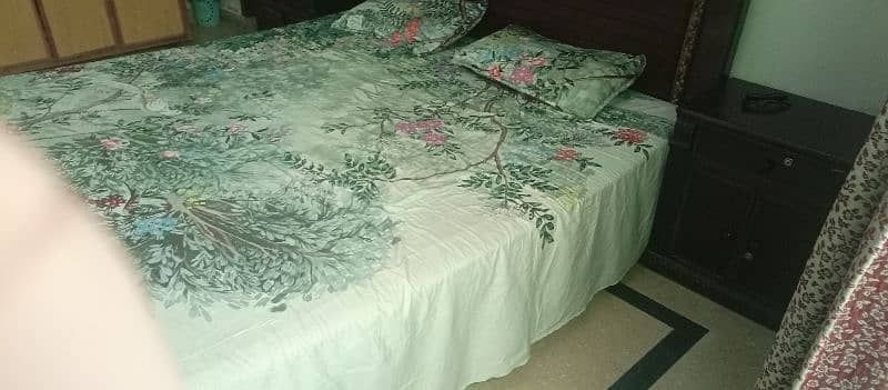 wooden bed in very good condition and reasonable price 4