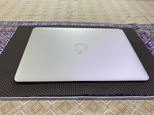 MacBook Air 13 inch (2015) 1