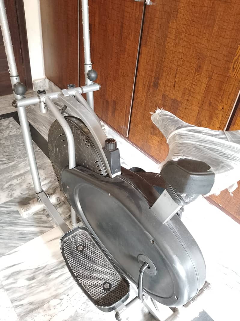 CROSS TRAINER IN VERY GOOD CONDITION FOR SALE IN VERY REASONABLE PRICE 1