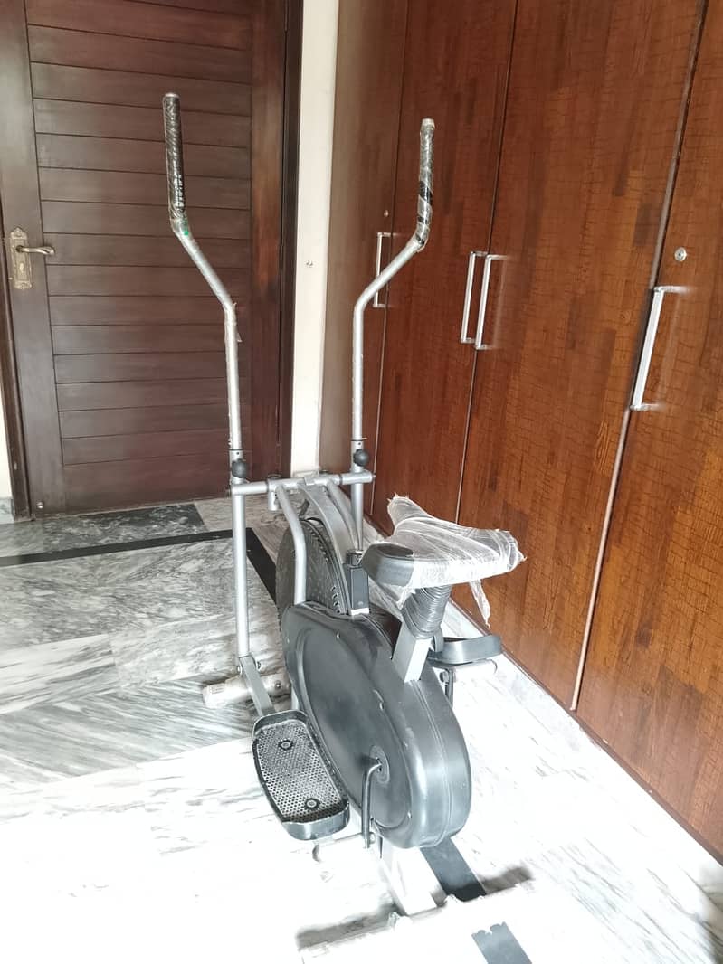 CROSS TRAINER IN VERY GOOD CONDITION FOR SALE IN VERY REASONABLE PRICE 2
