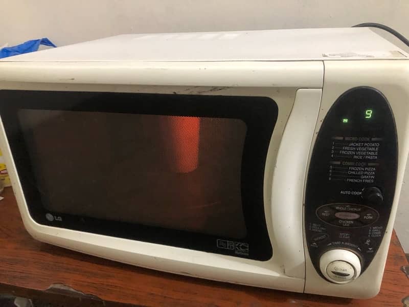 LG Microwave Oven 0