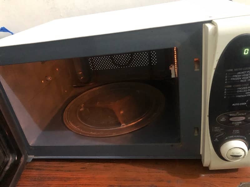 LG Microwave Oven 1