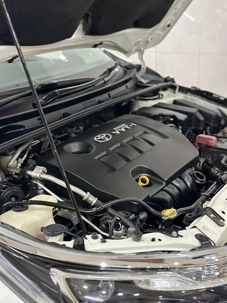 Toyota Corolla Altis Grande (Black interior) 4