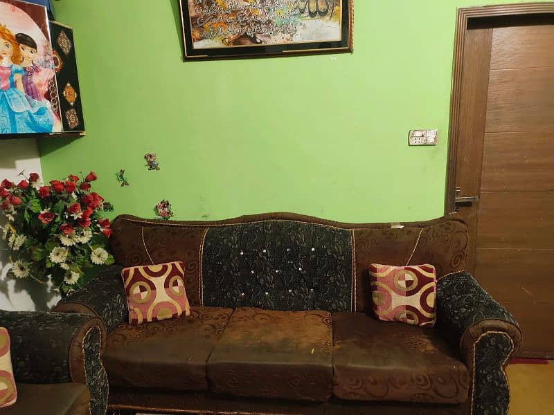 sofa set for sale in reasonable price 0