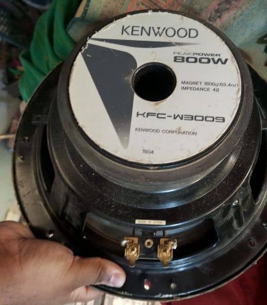 Kenwood 3009 woofer+ Pioneer Speakers 1