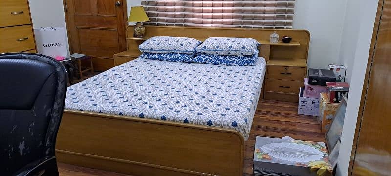 Queen size double bed pure diyar wood 0