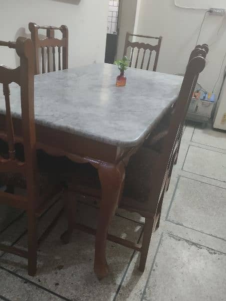 old dining table in good condition 1