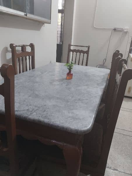 old dining table in good condition 2