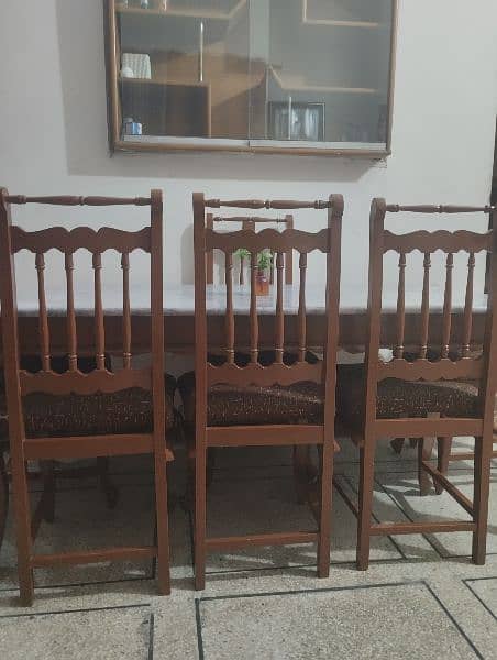 old dining table in good condition 3
