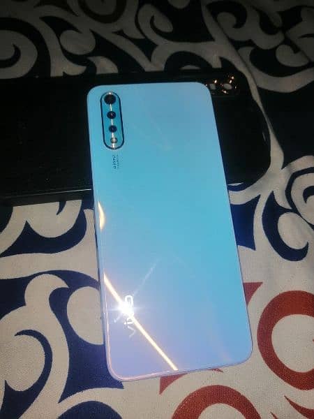 Vivo S1 4/128 (screen problem) (not a single scratch on front and back 0