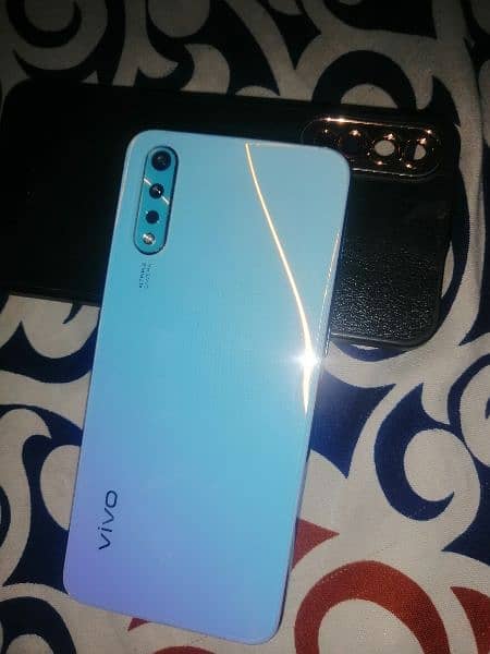 Vivo S1 4/128 (screen problem) (not a single scratch on front and back 1